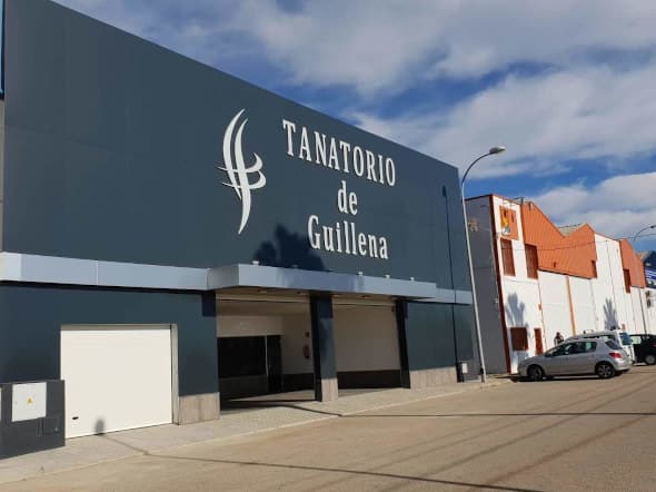 Coronas de flores para Guillena